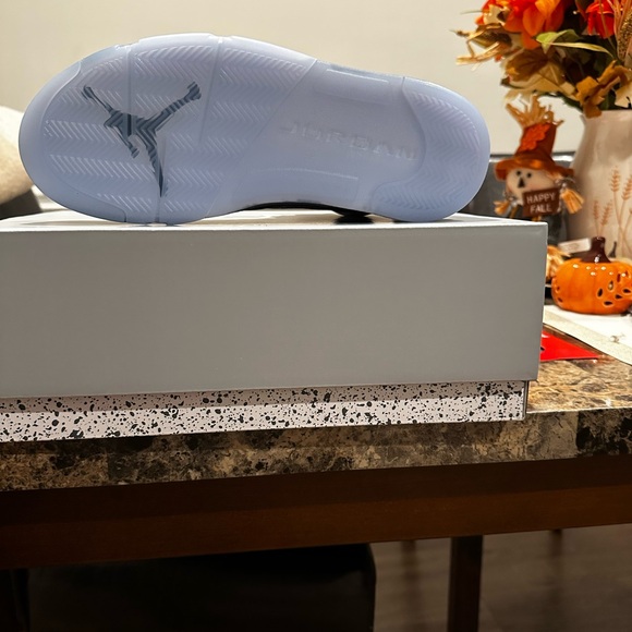 Jordan 5 Men's Wolf Gray Sneakers - Picture 5 of 6